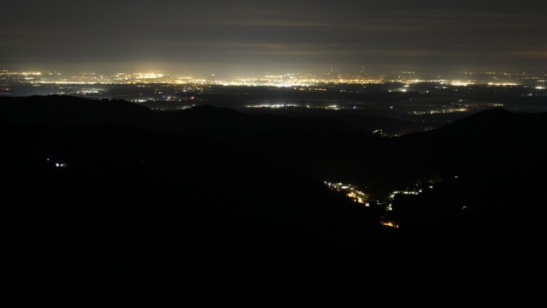 Dieses Bild zeigt eine Webcam-Aufnahme vom Achertal, aufgenommen am Freitag, den 03.10.2025 um 05:00 Uhr. Die Temperatur betrug 3.8°C.