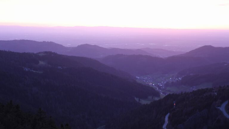 Dieses Bild zeigt eine Webcam-Aufnahme vom Achertal, aufgenommen am Montag, den 06.04.2026 um 20:20 Uhr. Die Temperatur betrug 10°C.