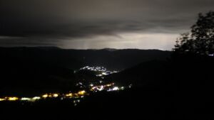 Dieses Bild zeigt eine Webcam-Aufnahme vom Achertal, aufgenommen am Donnerstag, den 11.06.2026 um 02:40 Uhr. Die Temperatur betrug 8.6°C.