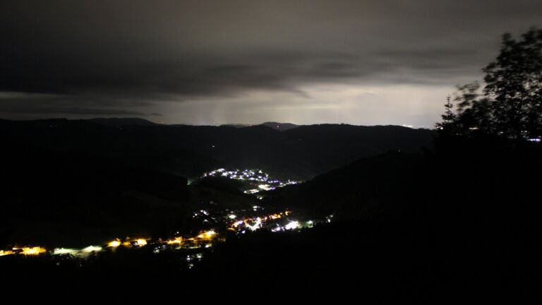 Dieses Bild zeigt eine Webcam-Aufnahme vom Achertal, aufgenommen am Donnerstag, den 11.06.2026 um 02:40 Uhr. Die Temperatur betrug 8.6°C.