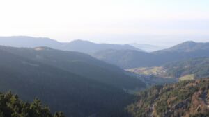 Dieses Bild zeigt eine Webcam-Aufnahme vom Achertal, aufgenommen am Mittwoch, den 17.12.2025 um 15:00 Uhr. Die Temperatur betrug 6.8°C.