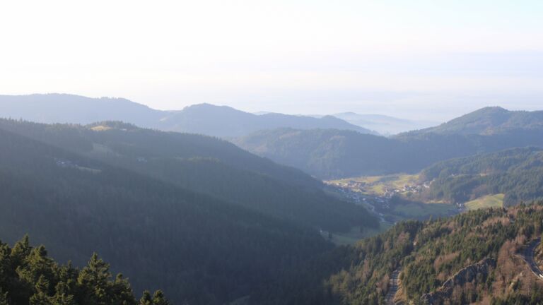 Dieses Bild zeigt eine Webcam-Aufnahme vom Achertal, aufgenommen am Mittwoch, den 17.12.2025 um 15:00 Uhr. Die Temperatur betrug 6.8°C.