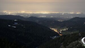 Dieses Bild zeigt eine Webcam-Aufnahme vom Achertal, aufgenommen am Freitag, den 03.04.2026 um 00:00 Uhr. Die Temperatur betrug 3.9°C.