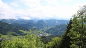 Dieses Bild zeigt eine Webcam-Aufnahme vom Achertal, aufgenommen am Montag, den 18.05.2026 um 17:00 Uhr. Die Temperatur betrug 10.7°C.