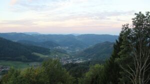 Dieses Bild zeigt eine Webcam-Aufnahme vom Achertal, aufgenommen am Mittwoch, den 30.09.2026 um 07:30 Uhr. Die Temperatur betrug 20.3°C.