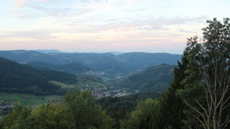 Dieses Bild zeigt eine Webcam-Aufnahme vom Achertal, aufgenommen am Mittwoch, den 30.09.2026 um 07:30 Uhr. Die Temperatur betrug 20.3°C.
