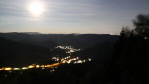 Dieses Bild zeigt eine Webcam-Aufnahme vom Achertal, aufgenommen am Montag, den 24.08.2026 um 00:00 Uhr. Die Temperatur betrug 14.1°C.