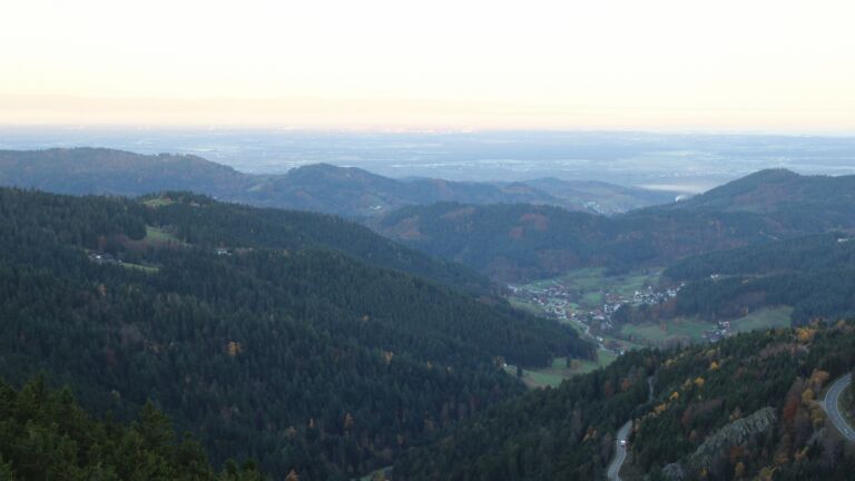 Dieses Bild zeigt eine Webcam-Aufnahme vom Achertal, aufgenommen am Dienstag, den 04.11.2025 um 07:30 Uhr. Die Temperatur betrug 6.2°C.