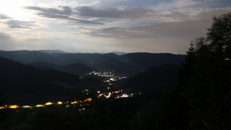 Dieses Bild zeigt eine Webcam-Aufnahme vom Achertal, aufgenommen am Dienstag, den 30.06.2026 um 02:30 Uhr. Die Temperatur betrug 19.6°C.