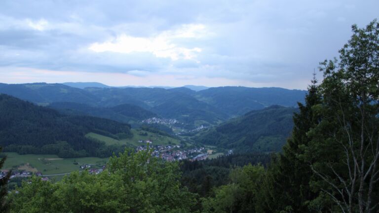 Dieses Bild zeigt eine Webcam-Aufnahme vom Achertal, aufgenommen am Freitag, den 15.05.2026 um 20:50 Uhr. Die Temperatur betrug 5.1°C.