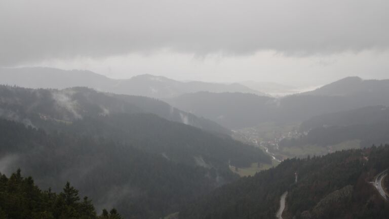 Dieses Bild zeigt eine Webcam-Aufnahme vom Achertal, aufgenommen am Sonntag, den 30.11.2025 um 11:10 Uhr. Die Temperatur betrug 2.8°C.