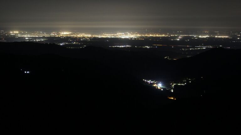 Dieses Bild zeigt eine Webcam-Aufnahme vom Achertal, aufgenommen am Freitag, den 17.04.2026 um 03:00 Uhr. Die Temperatur betrug 10°C.