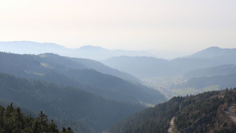 Dieses Bild zeigt eine Webcam-Aufnahme vom Achertal, aufgenommen am Samstag, den 07.03.2026 um 15:50 Uhr. Die Temperatur betrug 13.6°C.