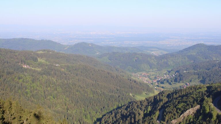 Dieses Bild zeigt eine Webcam-Aufnahme vom Achertal, aufgenommen am Samstag, den 10.05.2025 um 07:50 Uhr. Die Temperatur betrug 5.9°C.