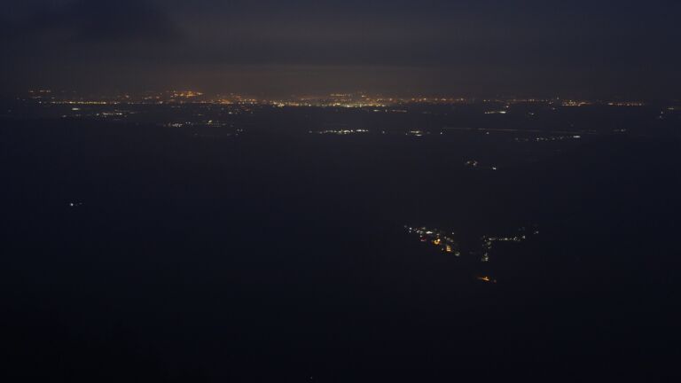 Dieses Bild zeigt eine Webcam-Aufnahme vom Achertal, aufgenommen am Mittwoch, den 15.04.2026 um 05:20 Uhr. Die Temperatur betrug 2.8°C.