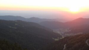 Dieses Bild zeigt eine Webcam-Aufnahme vom Achertal, aufgenommen am Montag, den 25.08.2025 um 20:20 Uhr. Die Temperatur betrug 17.8°C.