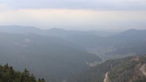 Dieses Bild zeigt eine Webcam-Aufnahme vom Achertal, aufgenommen am Dienstag, den 10.03.2026 um 16:10 Uhr. Die Temperatur betrug 8.8°C.