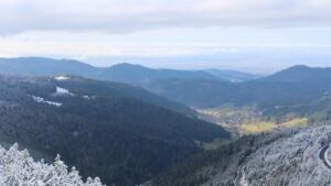 Dieses Bild zeigt eine Webcam-Aufnahme vom Achertal, aufgenommen am Donnerstag, den 27.11.2025 um 12:20 Uhr. Die Temperatur betrug -1.2°C.