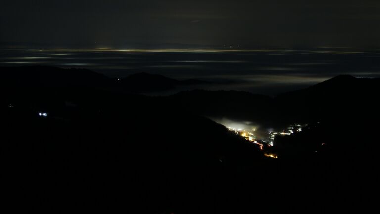 Dieses Bild zeigt eine Webcam-Aufnahme vom Achertal, aufgenommen am Mittwoch, den 21.01.2026 um 23:30 Uhr. Die Temperatur betrug 6.1°C.