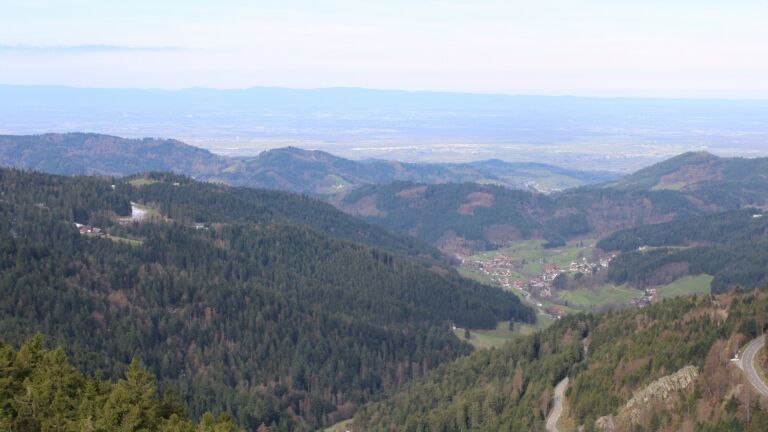 Dieses Bild zeigt eine Webcam-Aufnahme vom Achertal, aufgenommen am Sonntag, den 05.04.2026 um 09:50 Uhr. Die Temperatur betrug 10.8°C.