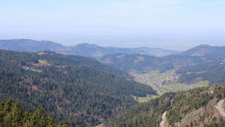 Dieses Bild zeigt eine Webcam-Aufnahme vom Achertal, aufgenommen am Donnerstag, den 09.04.2026 um 12:40 Uhr. Die Temperatur betrug 16.1°C.