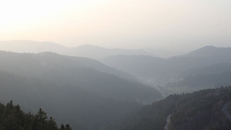 Dieses Bild zeigt eine Webcam-Aufnahme vom Achertal, aufgenommen am Montag, den 09.03.2026 um 17:30 Uhr. Die Temperatur betrug 10.5°C.