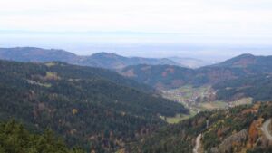 Dieses Bild zeigt eine Webcam-Aufnahme vom Achertal, aufgenommen am Freitag, den 31.10.2025 um 12:40 Uhr. Die Temperatur betrug 10.7°C.