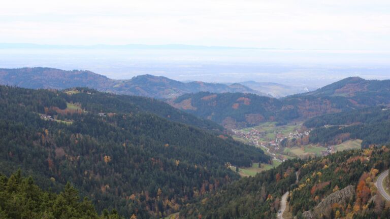 Dieses Bild zeigt eine Webcam-Aufnahme vom Achertal, aufgenommen am Freitag, den 31.10.2025 um 12:40 Uhr. Die Temperatur betrug 10.7°C.