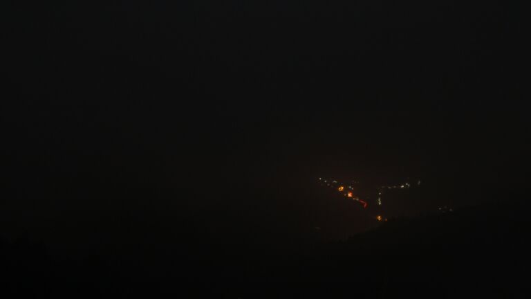 Dieses Bild zeigt eine Webcam-Aufnahme vom Achertal, aufgenommen am Sonntag, den 02.11.2025 um 18:20 Uhr. Die Temperatur betrug 4.5°C.