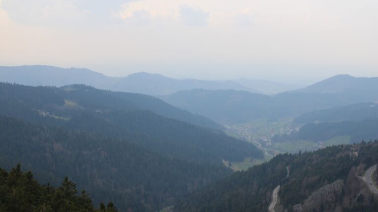 Dieses Bild zeigt eine Webcam-Aufnahme vom Achertal, aufgenommen am Samstag, den 21.03.2026 um 14:50 Uhr. Die Temperatur betrug 6.6°C.