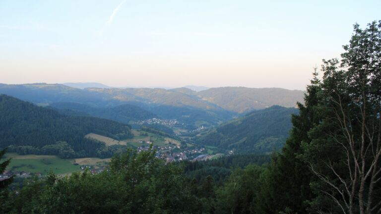 Dieses Bild zeigt eine Webcam-Aufnahme vom Achertal, aufgenommen am Dienstag, den 23.06.2026 um 06:10 Uhr. Die Temperatur betrug 25°C.