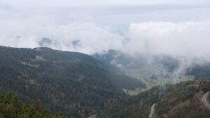 Dieses Bild zeigt eine Webcam-Aufnahme vom Achertal, aufgenommen am Sonntag, den 12.04.2026 um 11:10 Uhr. Die Temperatur betrug 2.1°C.