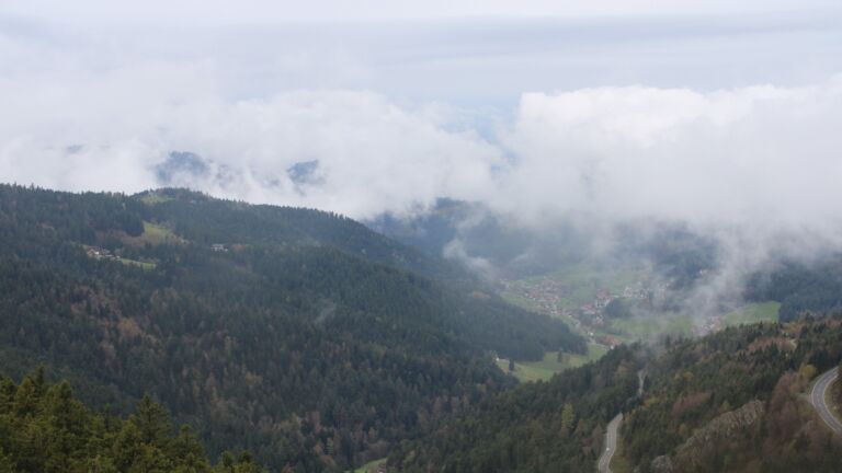 Dieses Bild zeigt eine Webcam-Aufnahme vom Achertal, aufgenommen am Sonntag, den 12.04.2026 um 11:10 Uhr. Die Temperatur betrug 2.1°C.