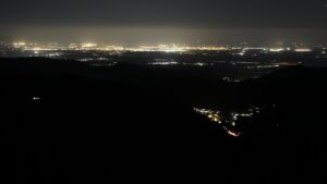 Dieses Bild zeigt eine Webcam-Aufnahme vom Achertal, aufgenommen am Mittwoch, den 08.04.2026 um 02:00 Uhr. Die Temperatur betrug 8.1°C.