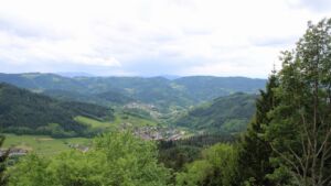 Dieses Bild zeigt eine Webcam-Aufnahme vom Achertal, aufgenommen am Montag, den 18.05.2026 um 13:00 Uhr. Die Temperatur betrug 11.2°C.
