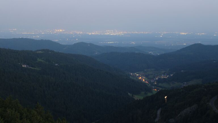 Dieses Bild zeigt eine Webcam-Aufnahme vom Achertal, aufgenommen am Montag, den 11.08.2025 um 05:30 Uhr. Die Temperatur betrug 15.5°C.