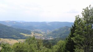 Dieses Bild zeigt eine Webcam-Aufnahme vom Achertal, aufgenommen am Montag, den 10.08.2026 um 15:10 Uhr. Die Temperatur betrug 32.8°C.