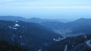 Dieses Bild zeigt eine Webcam-Aufnahme vom Achertal, aufgenommen am Freitag, den 03.04.2026 um 20:10 Uhr. Die Temperatur betrug 5.4°C.