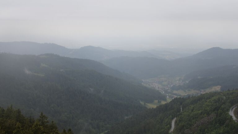 Dieses Bild zeigt eine Webcam-Aufnahme vom Achertal, aufgenommen am Sonntag, den 25.05.2025 um 06:50 Uhr. Die Temperatur betrug 7°C.
