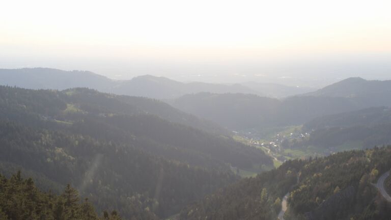 Dieses Bild zeigt eine Webcam-Aufnahme vom Achertal, aufgenommen am Freitag, den 17.04.2026 um 19:20 Uhr. Die Temperatur betrug 13.3°C.