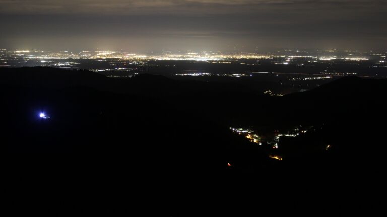 Dieses Bild zeigt eine Webcam-Aufnahme vom Achertal, aufgenommen am Freitag, den 19.12.2025 um 02:30 Uhr. Die Temperatur betrug 6.8°C.