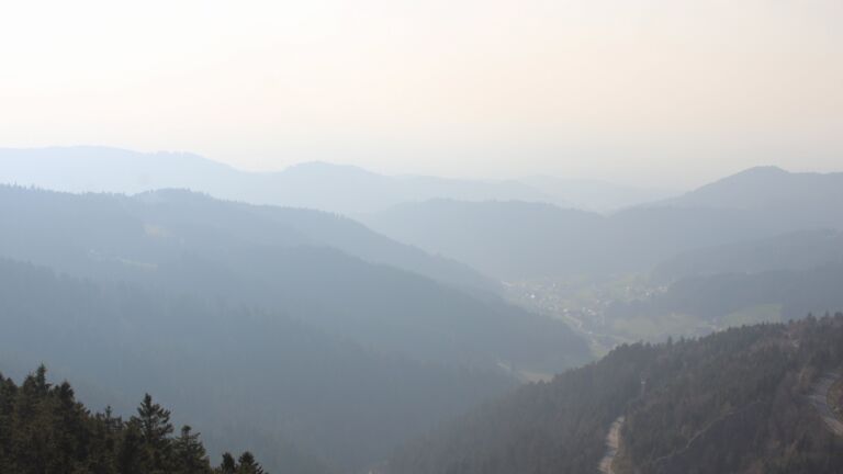 Dieses Bild zeigt eine Webcam-Aufnahme vom Achertal, aufgenommen am Sonntag, den 22.03.2026 um 16:40 Uhr. Die Temperatur betrug 6.9°C.