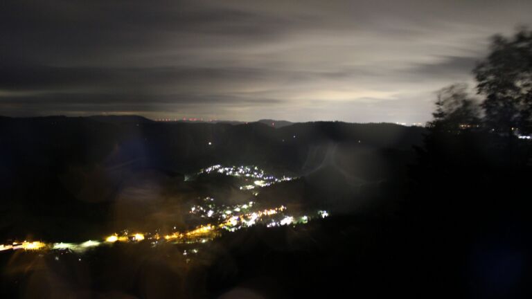 Dieses Bild zeigt eine Webcam-Aufnahme vom Achertal, aufgenommen am Freitag, den 12.06.2026 um 23:40 Uhr. Die Temperatur betrug 13.1°C.