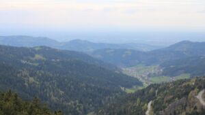 Dieses Bild zeigt eine Webcam-Aufnahme vom Achertal, aufgenommen am Samstag, den 18.04.2026 um 16:30 Uhr. Die Temperatur betrug 14.9°C.