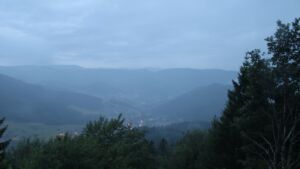 Dieses Bild zeigt eine Webcam-Aufnahme vom Achertal, aufgenommen am Freitag, den 17.07.2026 um 21:40 Uhr. Die Temperatur betrug 15.4°C.