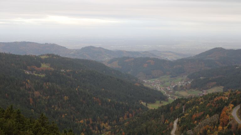 Dieses Bild zeigt eine Webcam-Aufnahme vom Achertal, aufgenommen am Dienstag, den 28.10.2025 um 08:00 Uhr. Die Temperatur betrug 3.7°C.