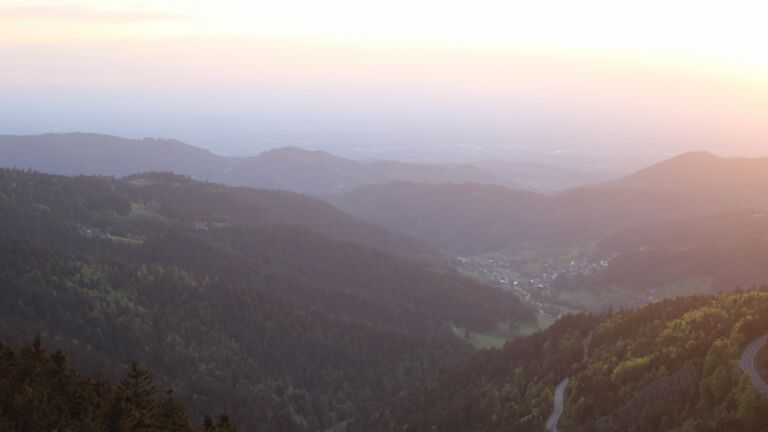 Dieses Bild zeigt eine Webcam-Aufnahme vom Achertal, aufgenommen am Mittwoch, den 07.05.2025 um 20:30 Uhr. Die Temperatur betrug 6.5°C.
