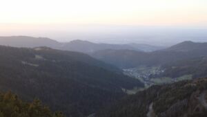 Dieses Bild zeigt eine Webcam-Aufnahme vom Achertal, aufgenommen am Donnerstag, den 18.12.2025 um 16:20 Uhr. Die Temperatur betrug 6.6°C.