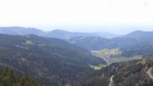 Dieses Bild zeigt eine Webcam-Aufnahme vom Achertal, aufgenommen am Donnerstag, den 16.04.2026 um 17:20 Uhr. Die Temperatur betrug 12.4°C.