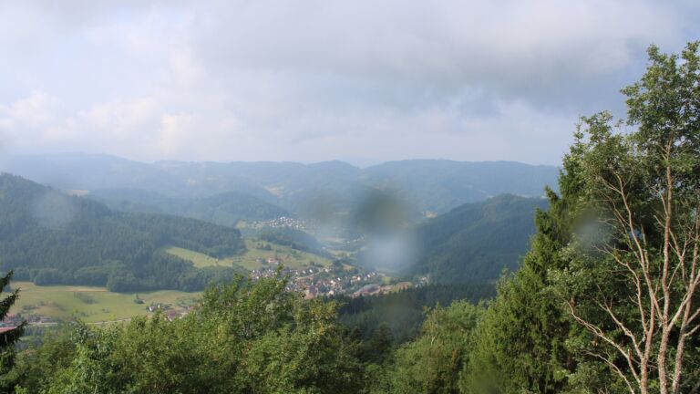 Dieses Bild zeigt eine Webcam-Aufnahme vom Achertal, aufgenommen am Sonntag, den 19.07.2026 um 10:20 Uhr. Die Temperatur betrug 15.6°C.